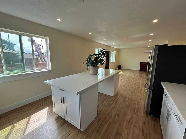 236 Vernon Ave #2 — Photo 4