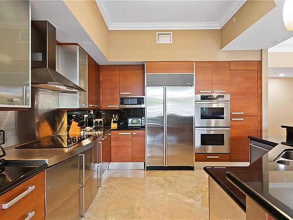 3rd image of 701 SE 21st Ave APT 104