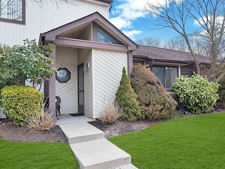 1st image of 11 Woodmont Court #11