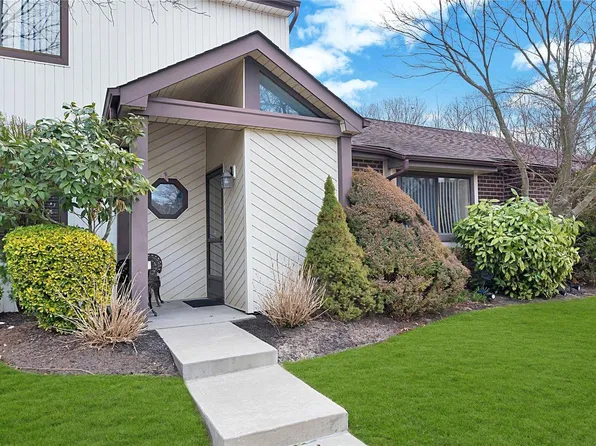 11 Woodmont Court #11, Holtsville, NY 11742