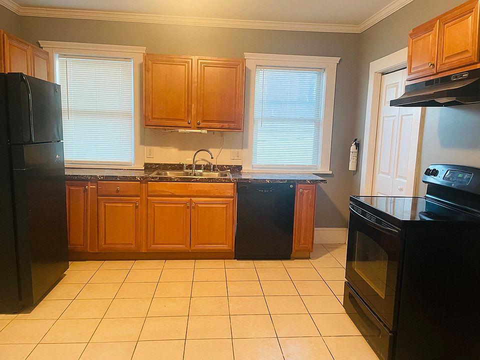 1st image of 39 Wardwell Ave Floor 2