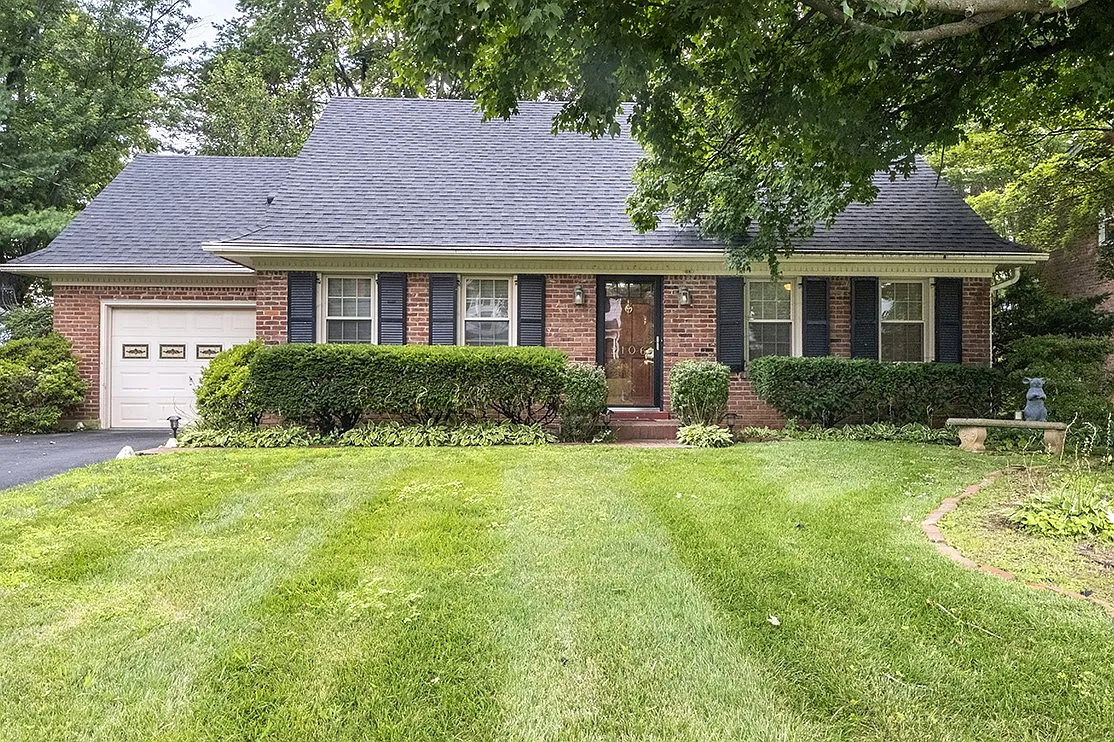 4 bed, 1973 sqft, $2,100 — Photo 1