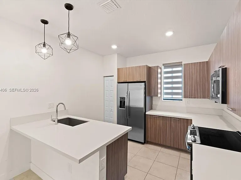 4746 NW 83rd Pkwy — Photo 10