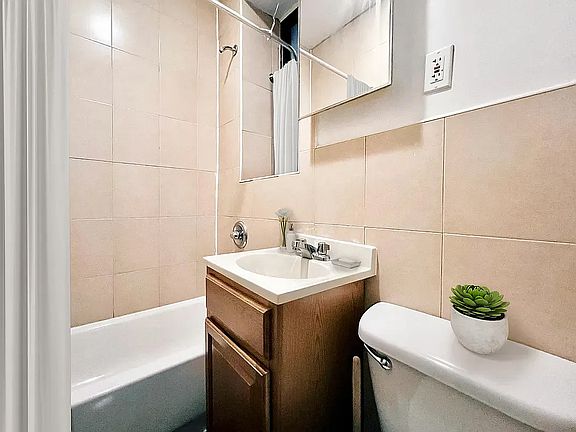 4th image of 205 W 109th St #1S