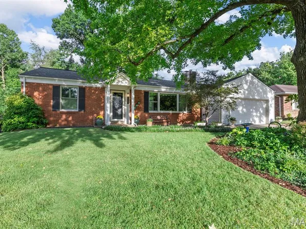 117 Blackthorn Dr, Saint Louis, MO 63123