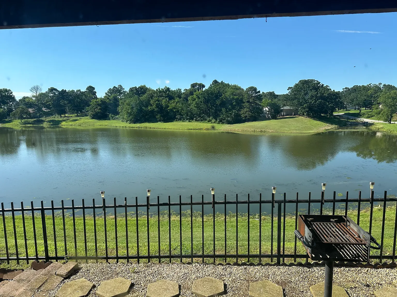 2 bed, 1.5 bath, 900 sqft, $1,250 — Photo 2