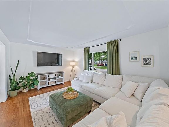 4th image of 1428 S Scarborough St
