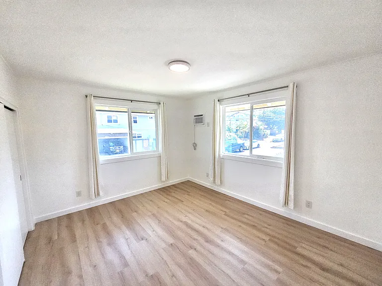 555 12th Ave #A — Photo 12