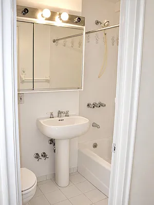Bathroom, photo 1