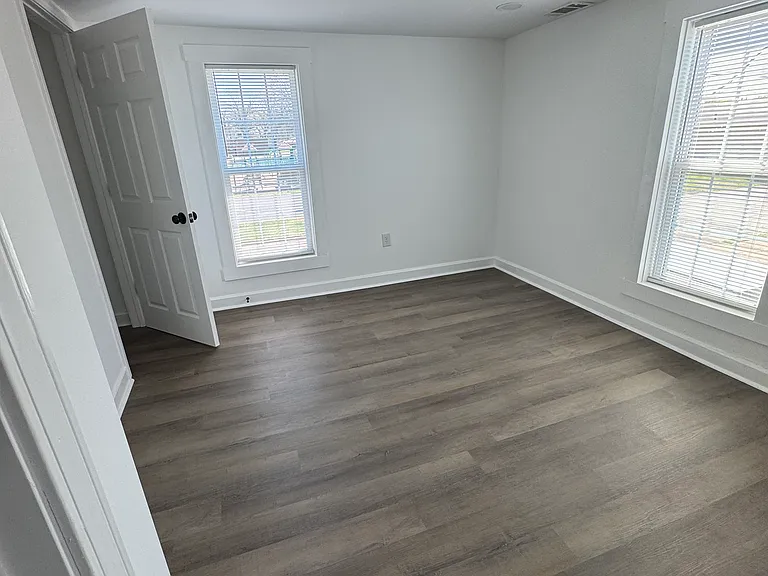 227 Lewis St — Photo 4
