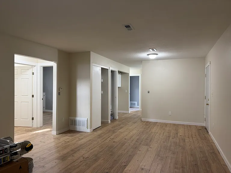 830 N Spruce St — Photo 3