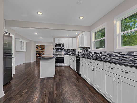 4th image of 10814 Pioneer Dr SE