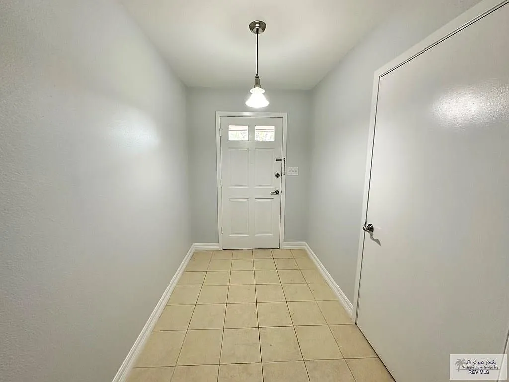 Building Photo - 121 W Ebano Ct