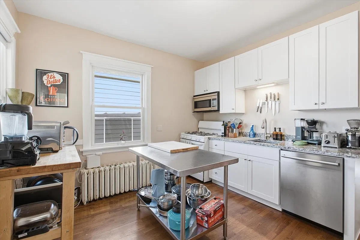 3 bed, 1300 sqft, $2,475 — Photo 4