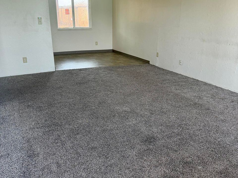 2nd image of 3000 Palmyra St
