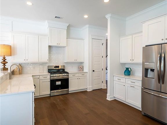 5th image of 124 Tiffany Ln