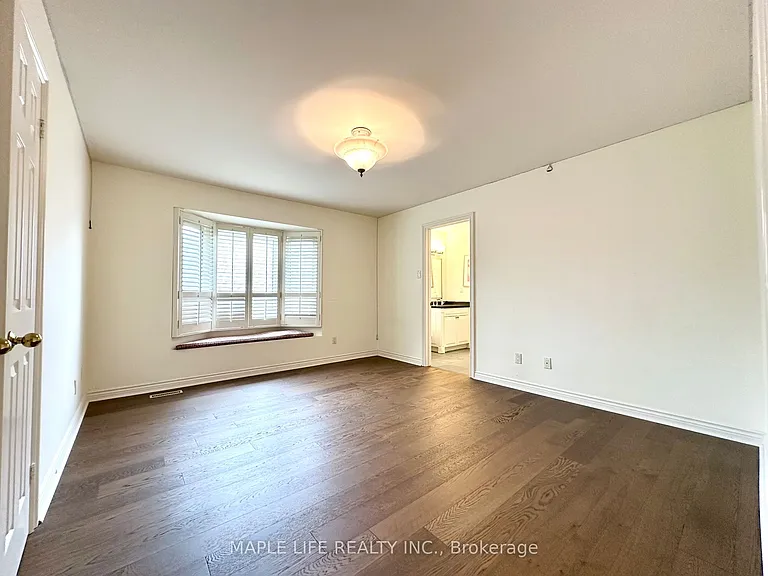 52 Prince Edward Blvd — Photo 29