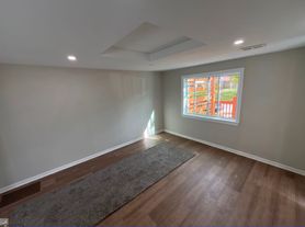 599-601 Whitethorne Ave