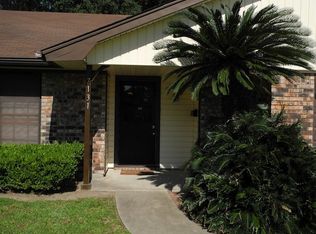 7131 Washington St, Groves, TX 77619