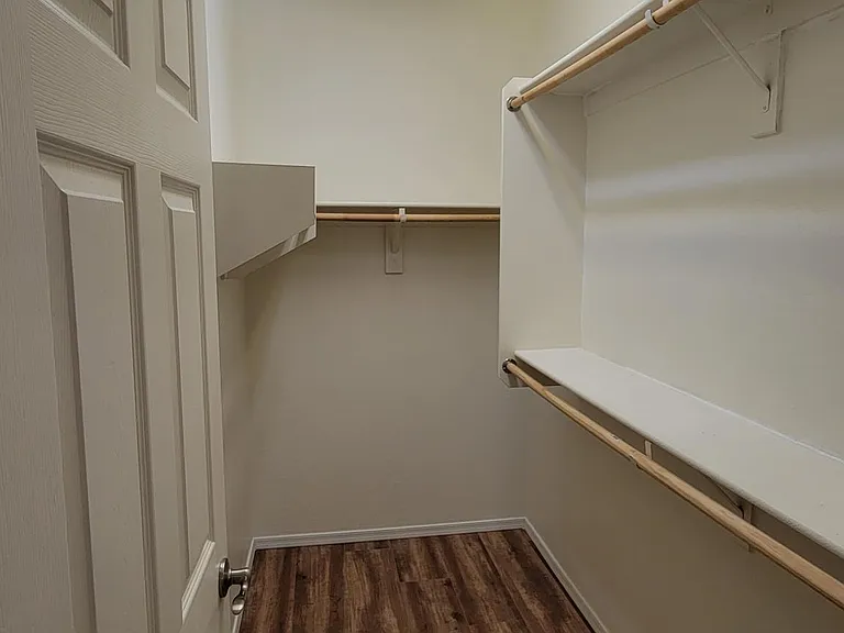 3907 S Vineyard Ave — Photo 9