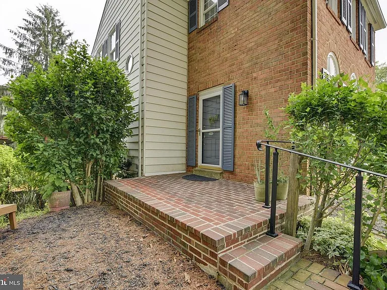 6341 Buffie Ct — Photo 3
