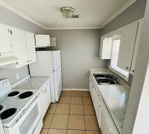 3rd image of 423 Highland Ave #C