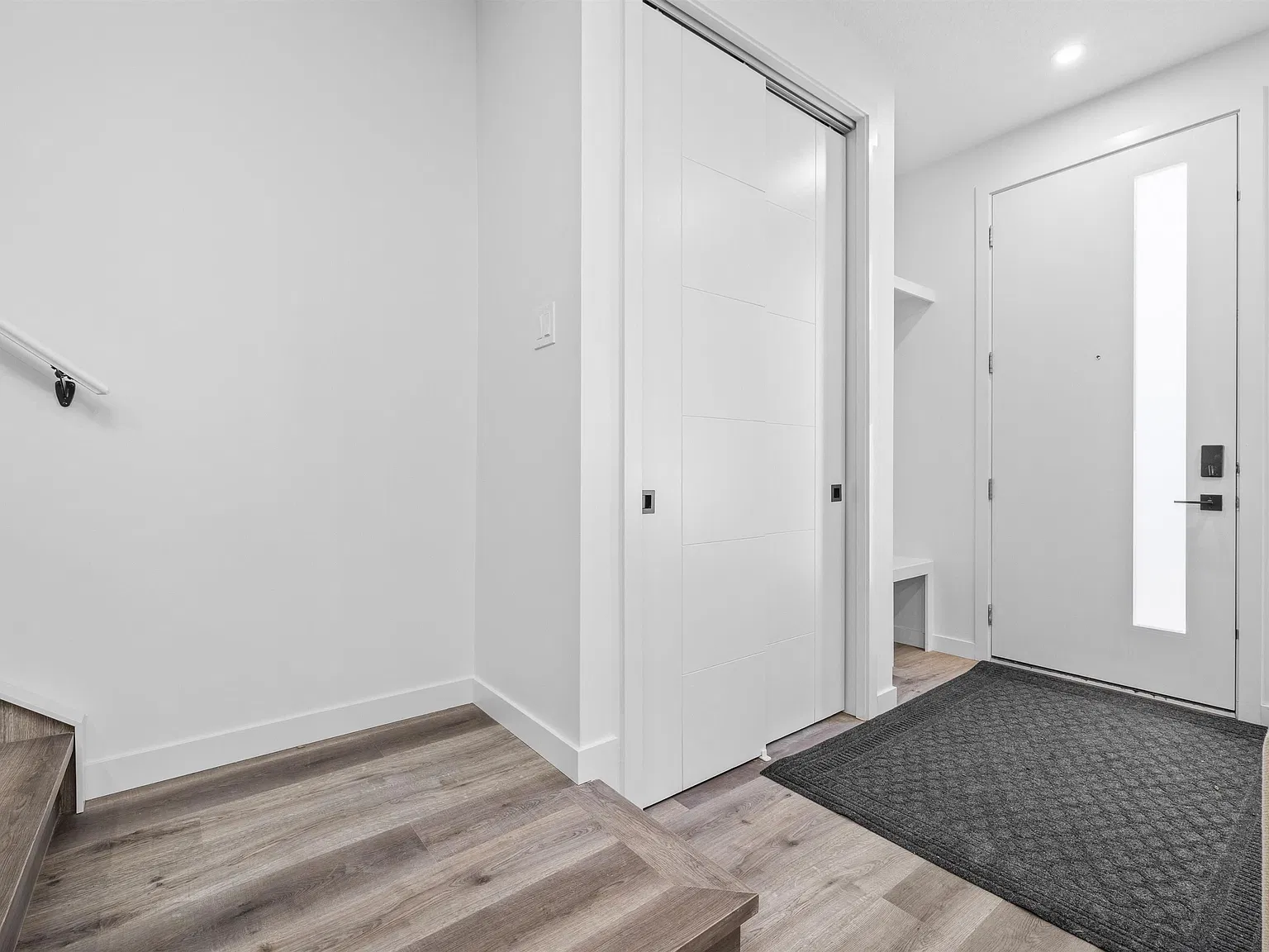4 bed, 4.5 bath, 2343 sqft, $3,100 — Photo 2