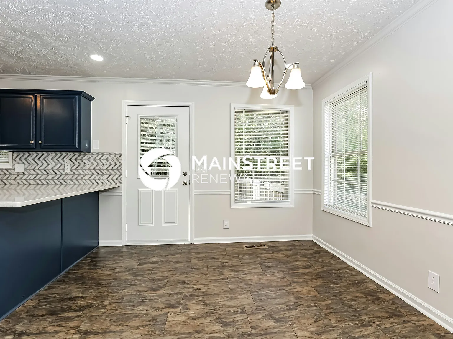 323 Alexis Dr — Photo 4