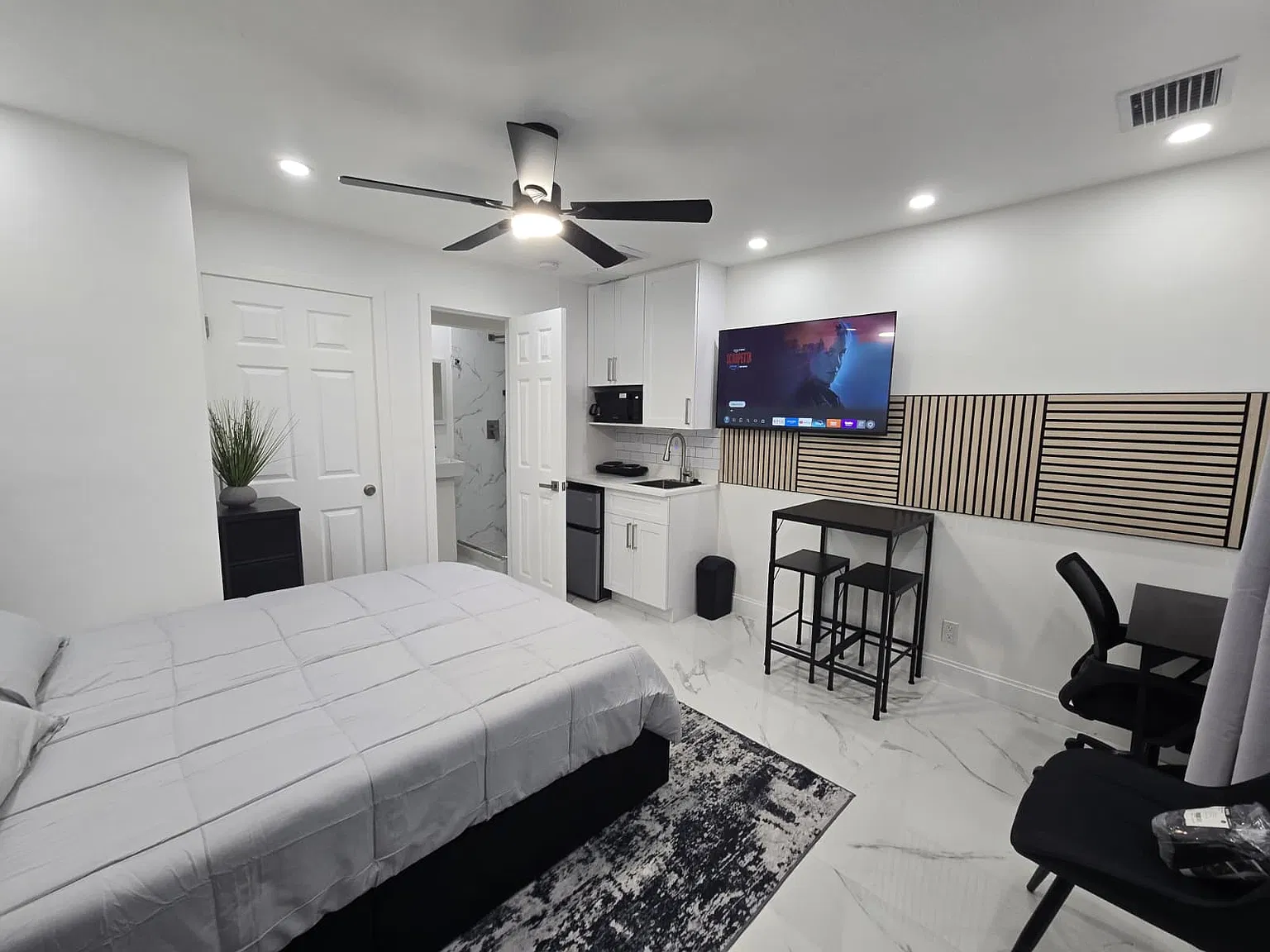 5 bed, 3030 sqft, $2,200 — Photo 3