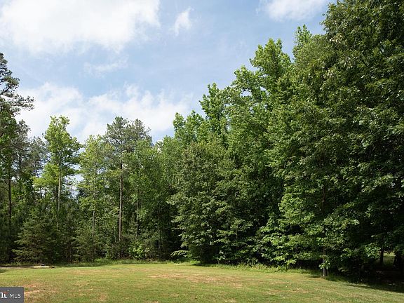 3rd image of 16047 Round Hill Rd