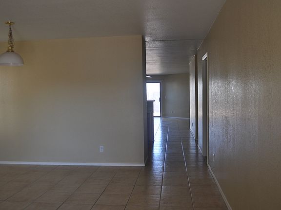 5th image of 633 S Heritage Dr