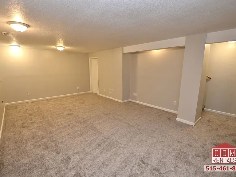 2336 E 39th St — Photo 21