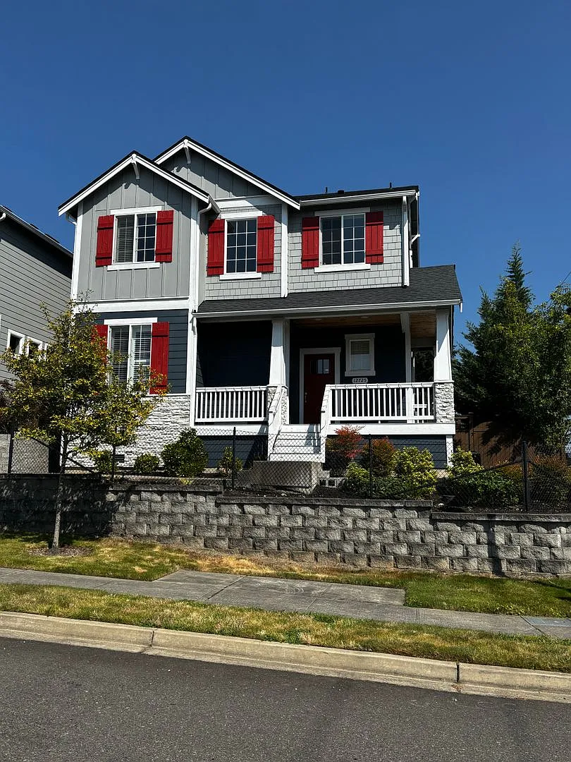 Stunning Puyallup Home — Photo 1