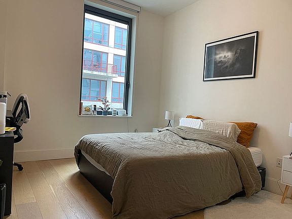 3rd image of 2218 Jackson Ave #605