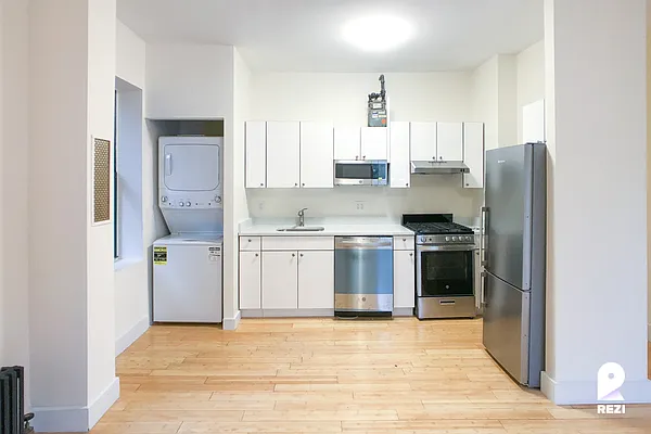 Rented by REZI | media 9