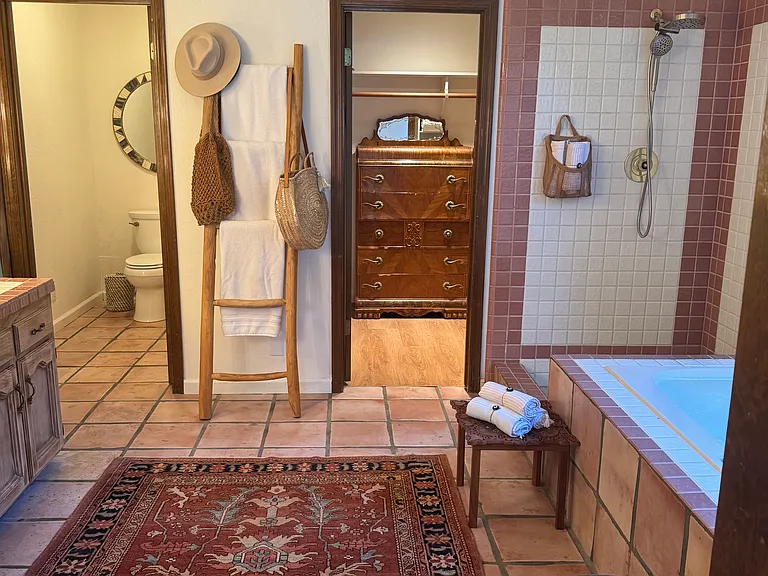 4089 Sunset Ln — Photo 1