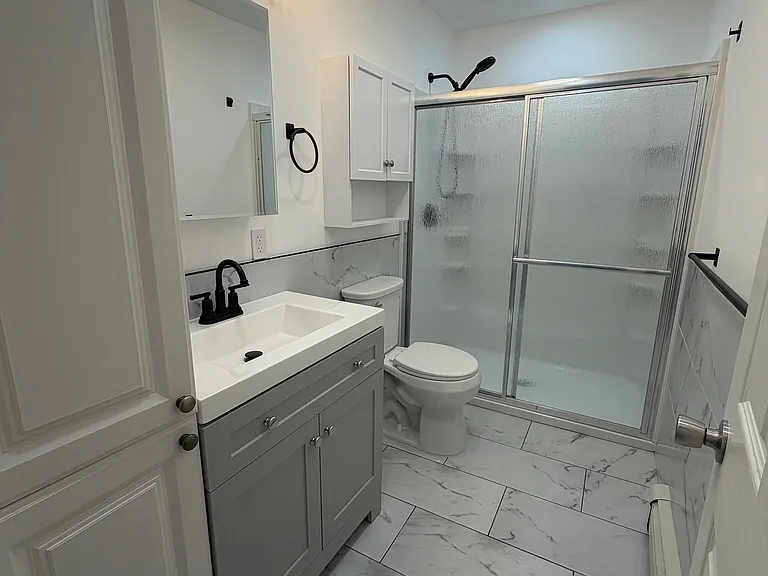 418 Erie St #2 — Photo 12