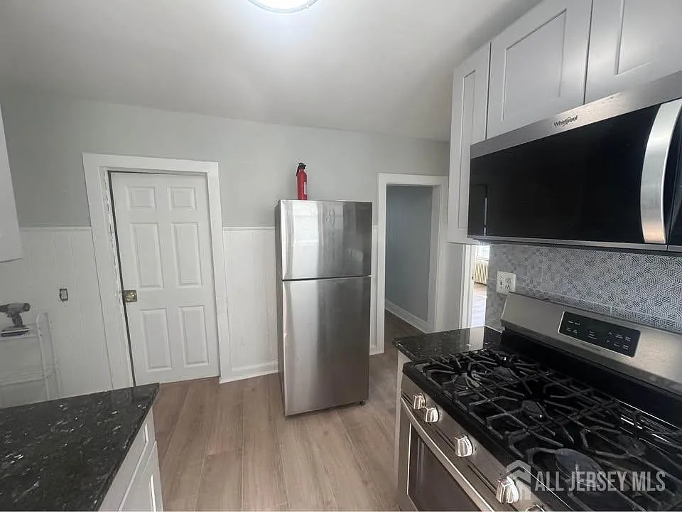 2 bed, 1.0 bath, $2,479 — Photo 2