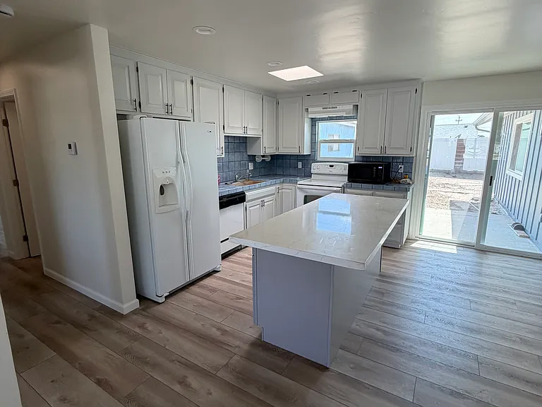 4188 Constellation Rd — Photo 8
