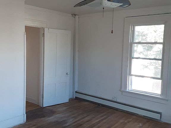 5th image of 15 1/2 Wall St Floor 2