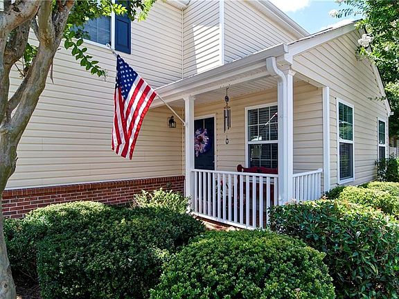 4th image of 355 Hiawassee Dr