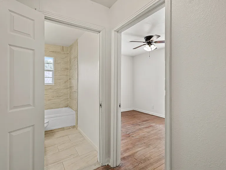 759 Avondale Ave #759 — Photo 12