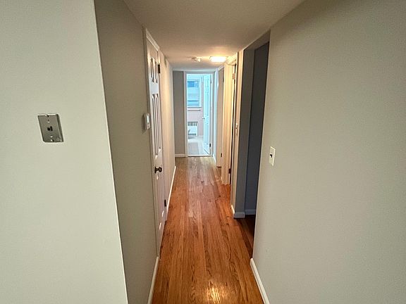 2nd image of 64 Mary St Floor 1