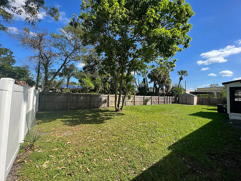 1715 W Grace St — Photo 15