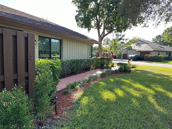 3rd image of 22630 Vistawood Way