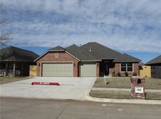 909 SW 16th St, Moore, OK 73160