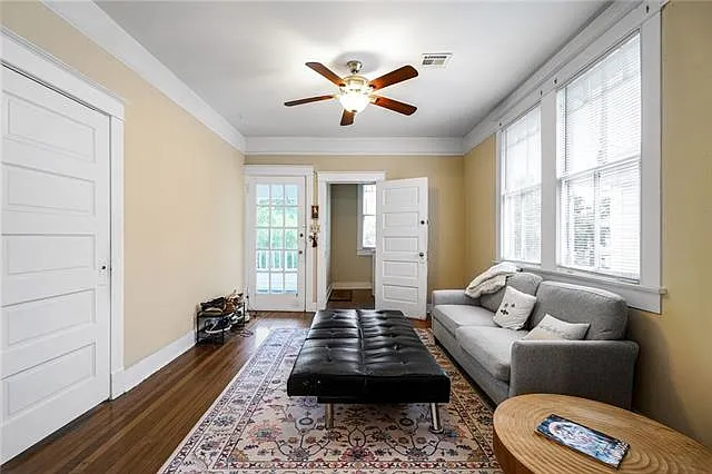 3 bed, 1.0 bath, 1200 sqft, $1,800 — Photo 4