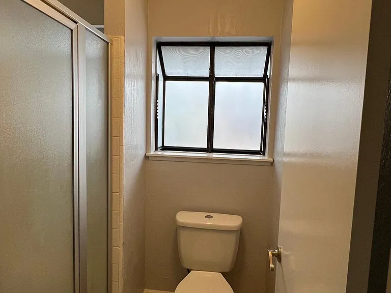 2910 S Bon View Ave — Photo 15