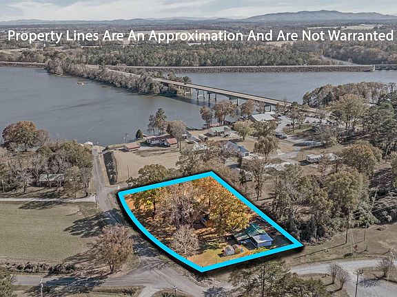 2nd image of 330 La Rue Finis