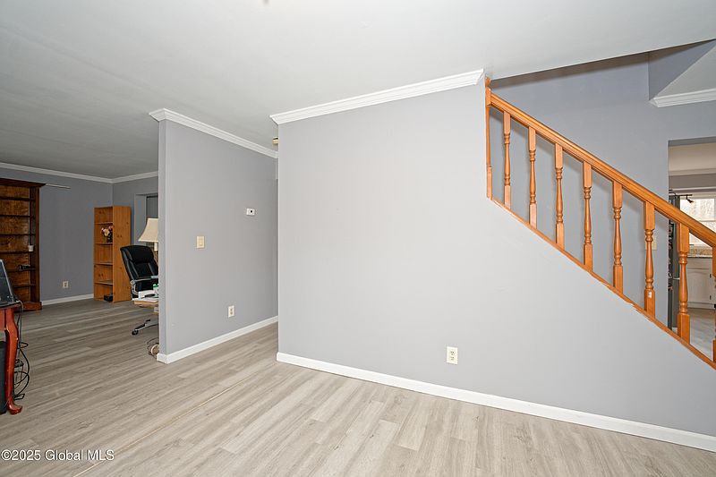 3rd image of 18 Molly White Drive